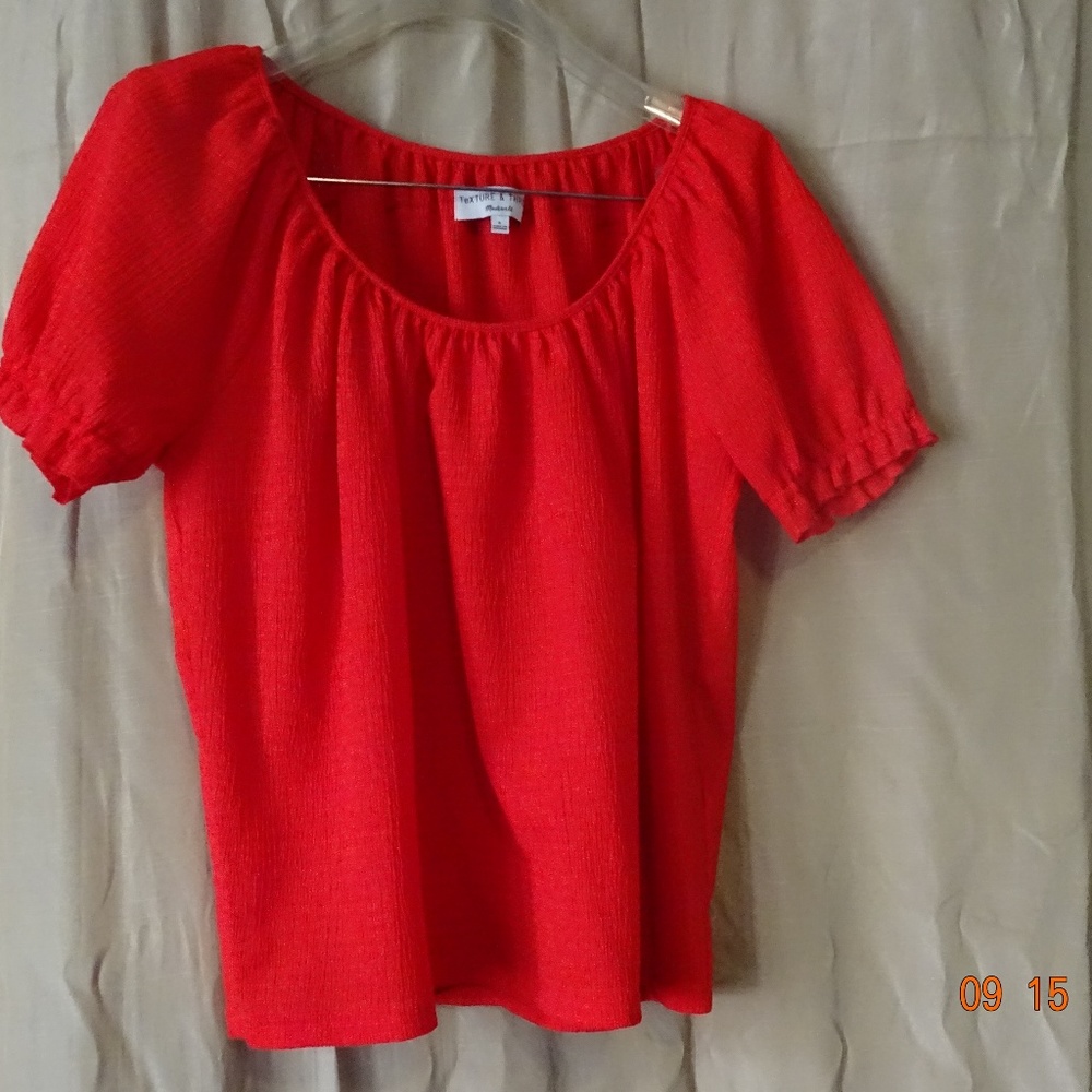 Loose-fitting top